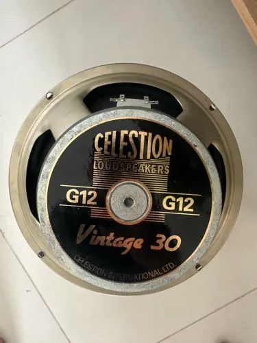 Celestion vintage 30 alto falante
