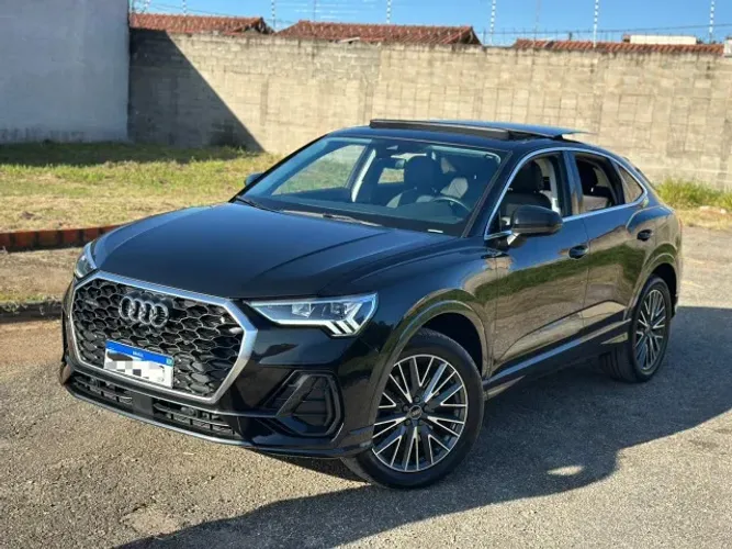 Audi Q3 SPB Perf. Black 2.0 TFSI Tipt. Quat. 2024
