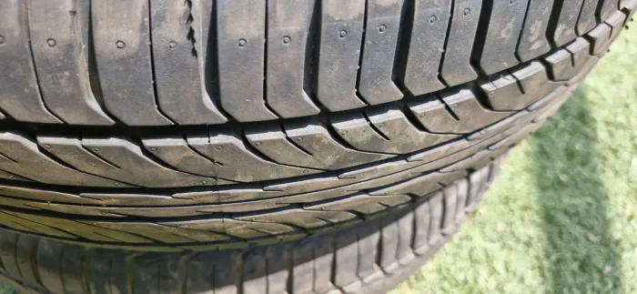 Pneu aro 195/70R16
