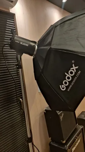 Kit iluminaçao godox SL60 mais softbox 90 e pedestal