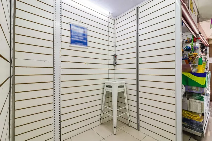 Loja em galeria na Avenida dos Jequitibás, 101 - box 8/10 10 m²