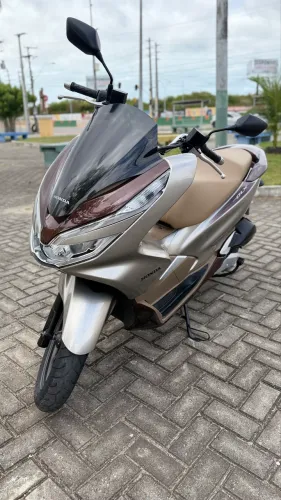 PCX 2022 DLX