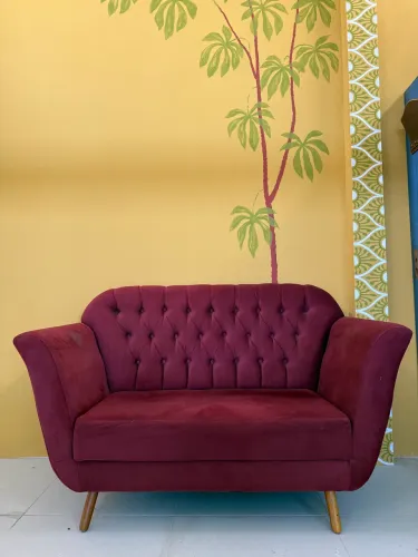 SOFÁ bordô, estilo Vintage// Lindo!
