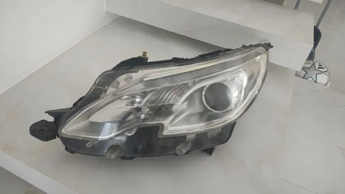 Farol original Peugeot 2008 LE