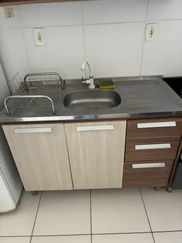 Cozinha com pia inox