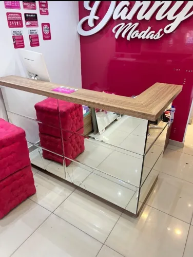 Balcão caixa usado paguei 6.000 vendo por 2.000