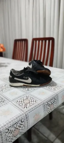 Chuteira Nike Ronaldinho Gaucho tamanho 40 (R10)