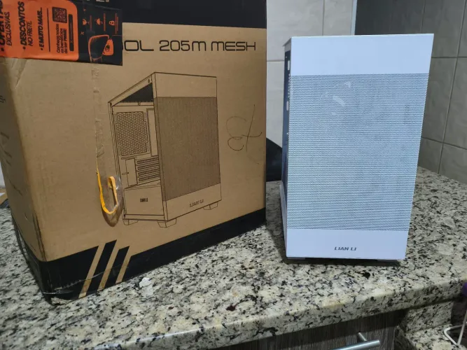 Lote de gabinete gamer no estado.
