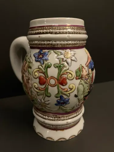 Caneco chopp Ceramarte desenhos alto relevo