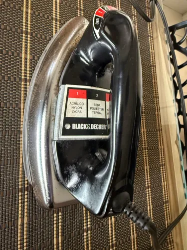 Ferro de passar roupa BLACK+DECKER