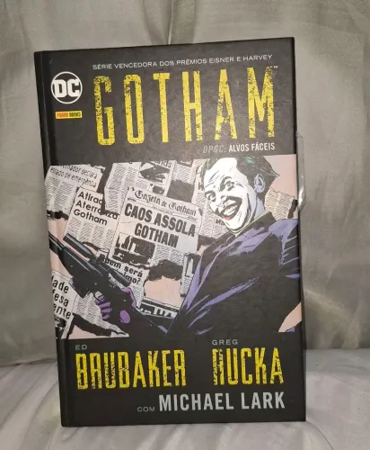 Livro HQ Gotham Alvos Fáceis DC