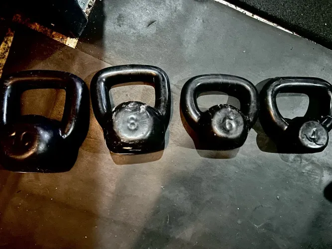 Kit Kettlebell Emborrachado 4 6 8 10 Kg -