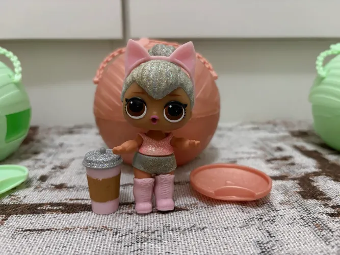 Boneca Kitty Queen Rara Completa LOL Surprise! Série 2