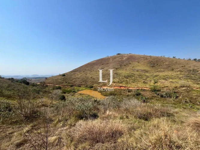 Terreno rural com lago à venda em Secretário, 20373 m² por R$ 600.000 - Petrópolis/RJ