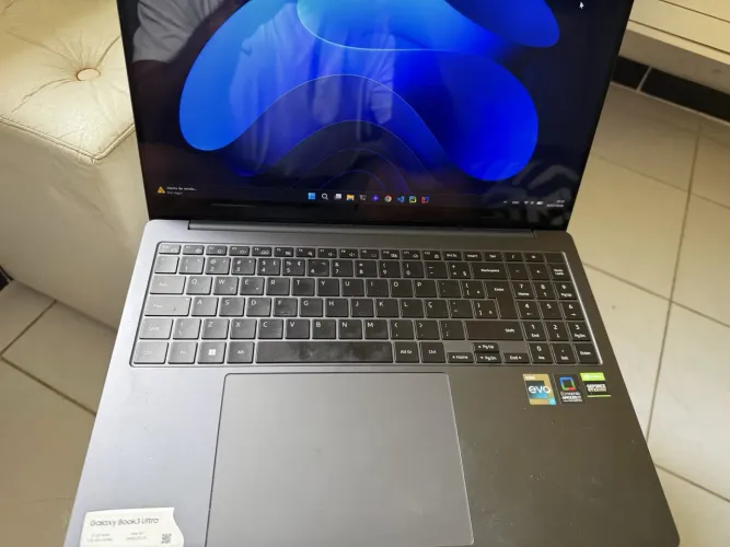 Samsung Galaxy Book 3 Ultra - i7 13ª Ger, RTX 4050, Tela AMOLED 3K