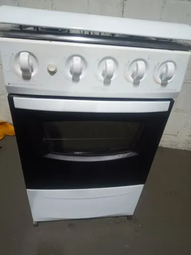 Fogão usado acendendo manual