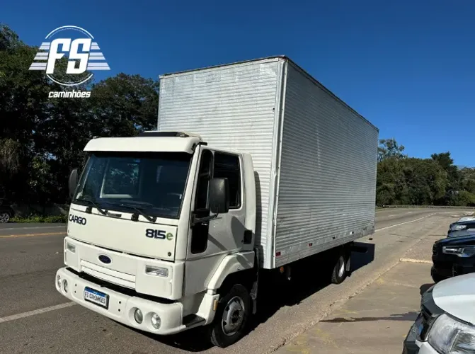 Ford Cargo 815 4x2 Baú