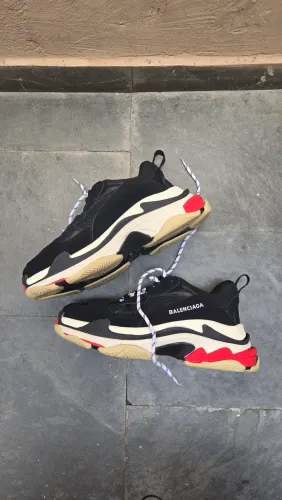 Tênis Balanciaga Triple-S semi-novo