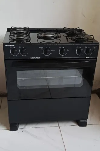 fogão esmaltec funciona às 5 bocas e o forno, faço entrega 