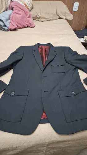 VENDO UM TERNO 120,00