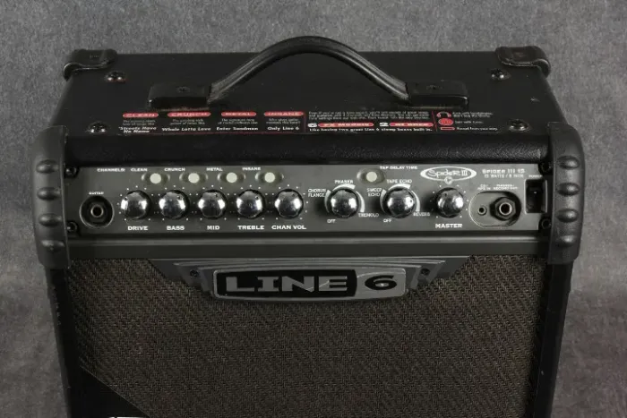 AMPLIFICADOR DE GUITARRA LINE 6