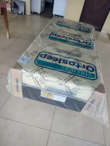 Cama Box de Solteiro, D28, 07cm de espuma acoplada, 0.88x1.88, Marca ORTOSLEEP, novas.