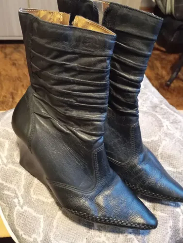 Bota Ramarim de couro legítimo.