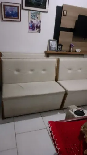 Cadeiras e mesas de bar