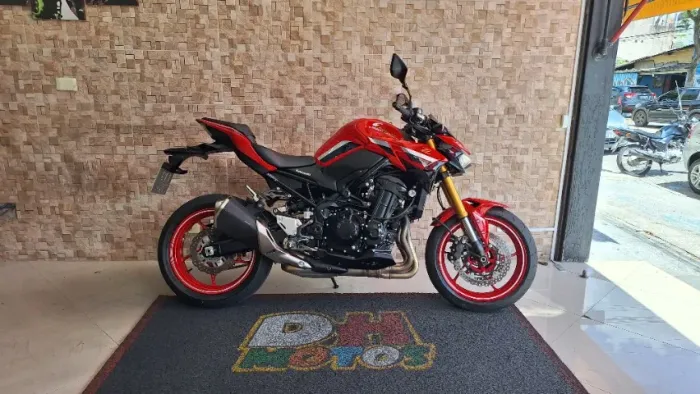 Kawasaki Z900 2022 Vermelha 50 Anos edição limitada de aniversário