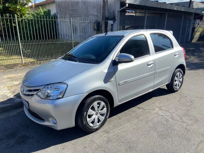 Toyota Etios X 1.3 Flex 16V 5P Mec. 2017