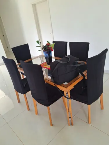 Mesa de jantar quadrada
