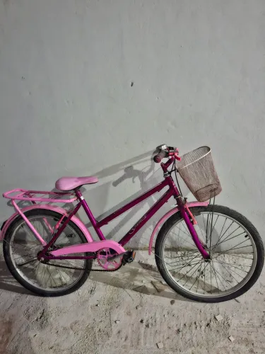 Vendo linda bicicleta semi nova 400 reais