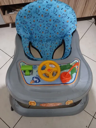 andador semi novo