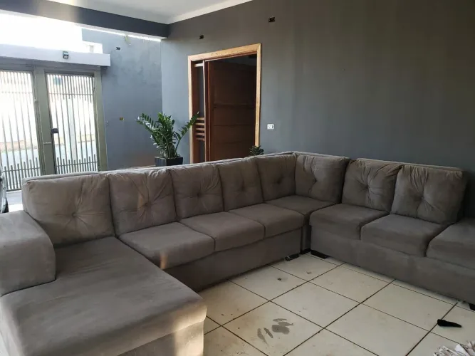 Sofa comprido em formato de L de 8 lugares de cinza 
