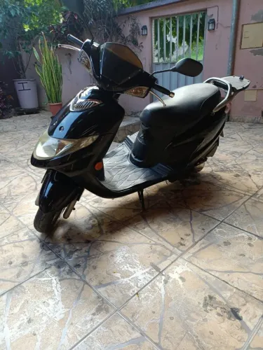 Moto Automática Suzuki 125