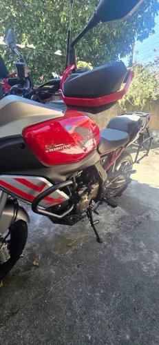 Sbm 600t moto de mulher linda