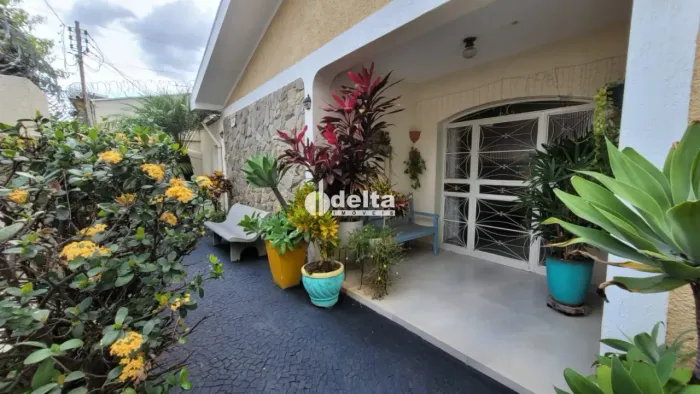 Casa residencial com 3 quartos sendo 1 suíte disponível para locação e venda no bairro Caz