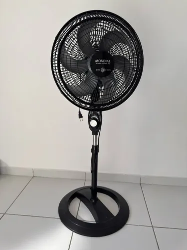 Ventilador de coluna Mondial