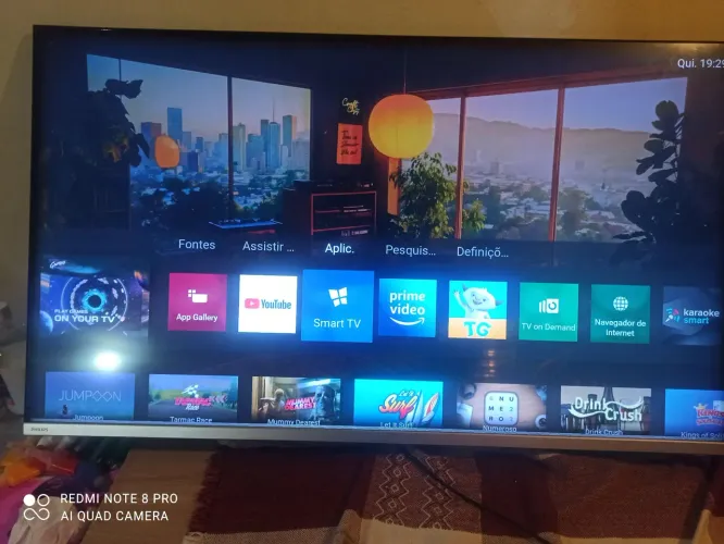 Smart tv 50 Phillips pequeno detalhe embaixo tela linha não influi nada assistir