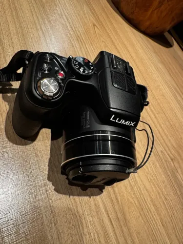 Panasonic Lumix Fz200 Leica 25-600mm F/2.8 Superzoom