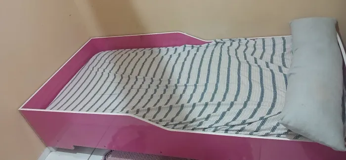 Cama infantil adulto padrão adulto com colchão. 