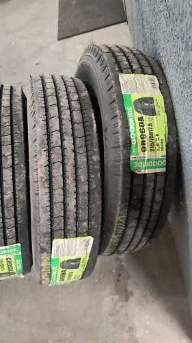 Pneu 215/75R17,5<br>Direcional<br>Marca Goodride/XBRI<br>A vista<br>450,00<br>Cartão até <br>04 vezes<br>500,00