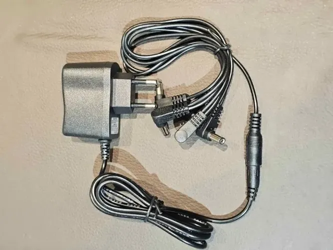 Fonte p/ pedais com 5 saídas (9V 500mA)