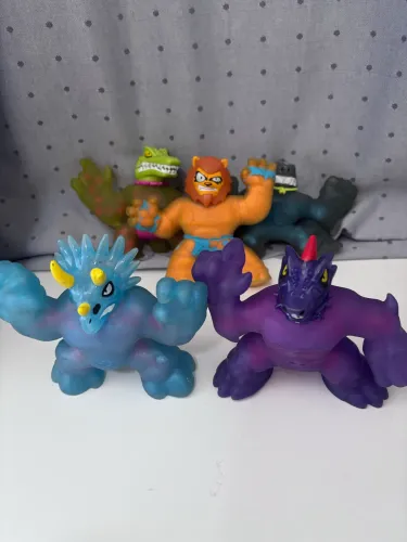 Cinco bonecos elásticos GOO JITZU