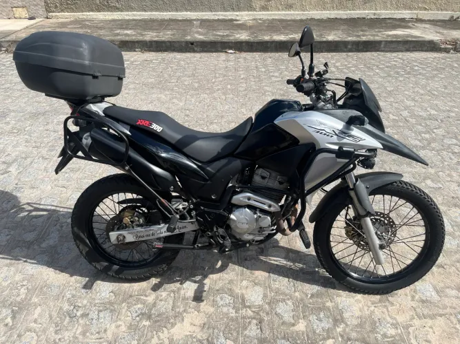 Moto Honda XRE 300 2018 EXTRA! Com capacete