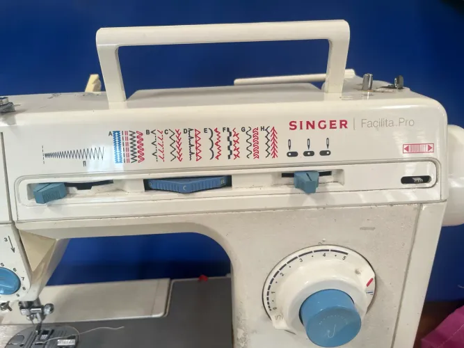 Máquina de costura singer