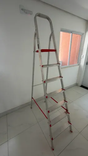 Vendo escada de alumínio 7 degraus