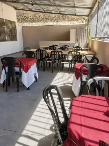 restaurante em frente à faculdade