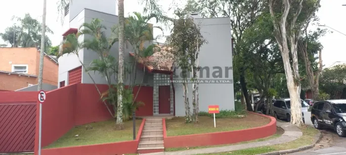 Casa à venda na Vila Sônia com 4 suítes e 8 vagas