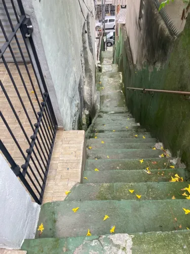 alugo casa 2 quartos sala cozinha banheiro e lavanderia tratar telefone *